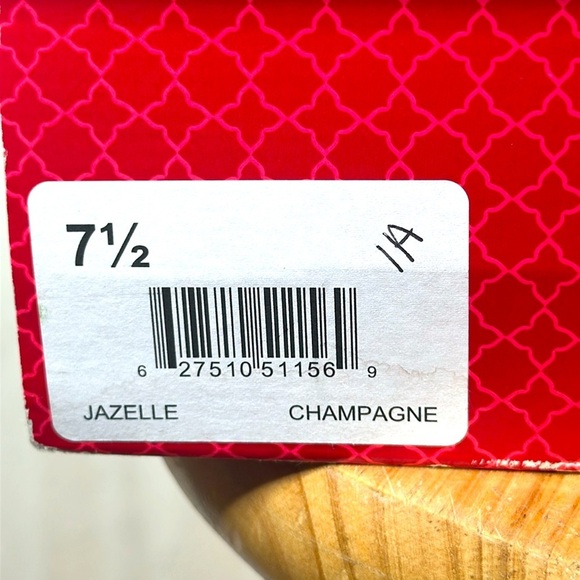 🌈🌻 🆕 KELLY & KATIE Gold Strappy Heels with Geometric Design SIZE 7.5 NIB - Picture 3 of 8